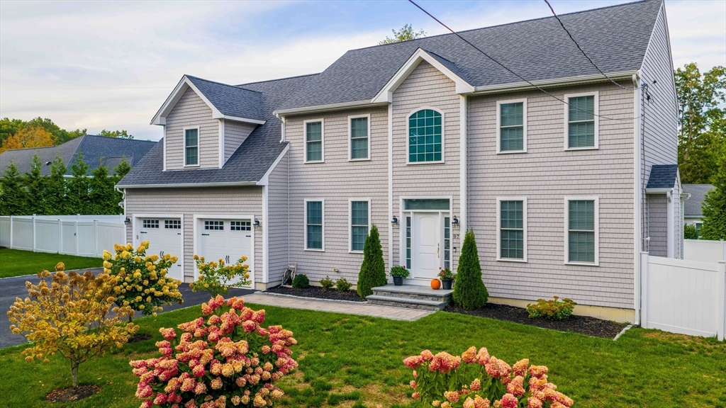 87 Sol E Mar St, Dartmouth, Massachusetts, 4 Bedrooms Bedrooms, 8 Rooms Rooms,3.5 BathroomsBathrooms,Residential,For Sale,Sol E Mar St,73487787