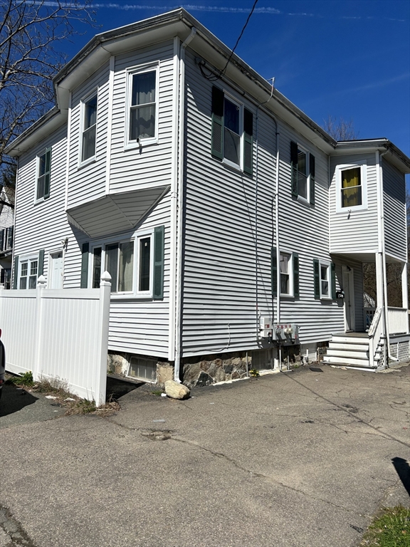 65 Vine St, Brockton, Massachusetts, 5 Bedrooms Bedrooms, 9 Rooms Rooms,2 BathroomsBathrooms,Residential Income,For Sale,Vine St,73487830