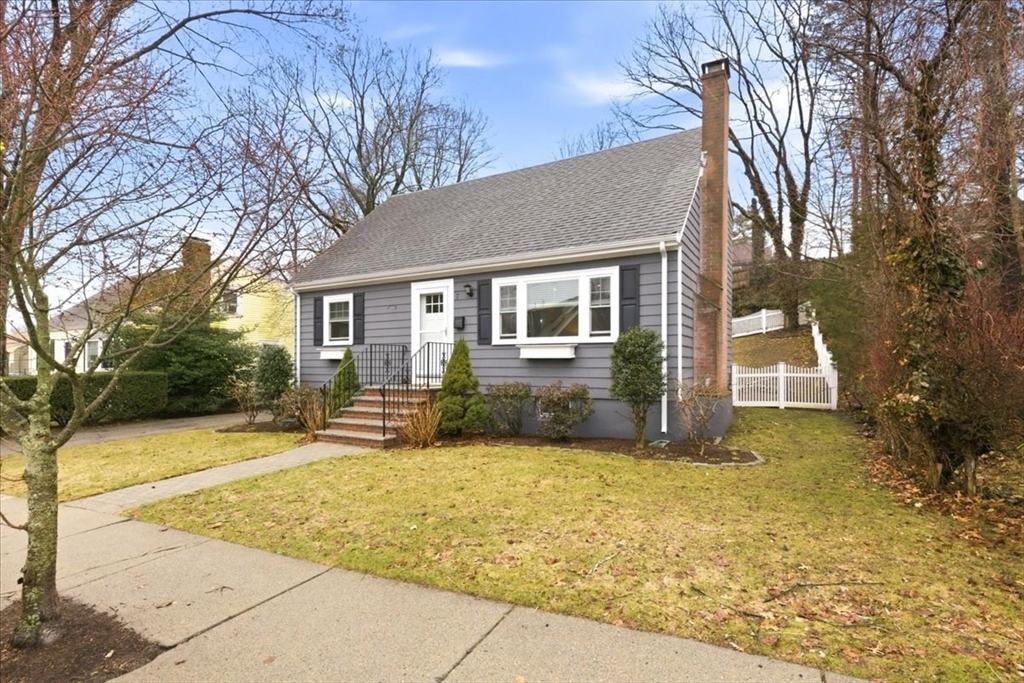 7 Pleasantdale Rd, Boston, Massachusetts, 3 Bedrooms Bedrooms, 8 Rooms Rooms,2 BathroomsBathrooms,Residential,For Sale,Pleasantdale Rd,73487831
