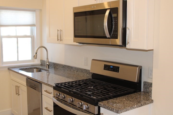 96 Middle St, Gloucester, Massachusetts, 1 Bedroom Bedrooms, 3 Rooms Rooms,1 BathroomBathrooms,Residential Lease,For Rent,Middle St,73487836