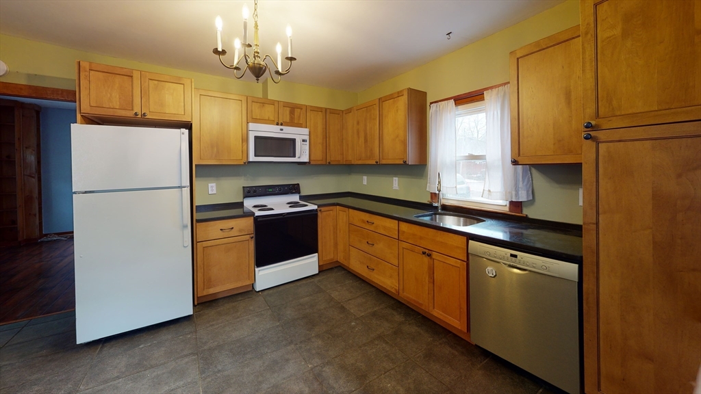 24A Winship, Boston, Massachusetts, 2 Bedrooms Bedrooms, 4 Rooms Rooms,1 BathroomBathrooms,Residential Lease,For Rent,Winship,73487844