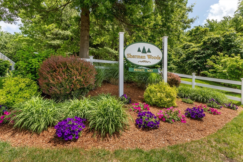 9 Evergreen Circle, Canton, Massachusetts, 2 Bedrooms Bedrooms, 6 Rooms Rooms,2 BathroomsBathrooms,Residential,For Sale,Evergreen Circle,73487846