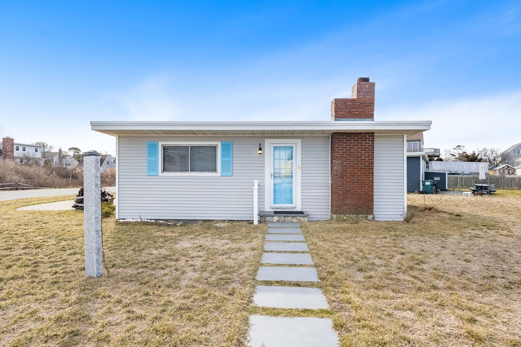 4 Freeman Avenue, Sandwich, Massachusetts, 2 Bedrooms Bedrooms, 3 Rooms Rooms,1 BathroomBathrooms,Residential,For Sale,Freeman Avenue,73487860