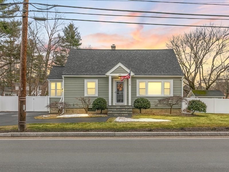 220 Burlington Ave, Wilmington, Massachusetts, 3 Bedrooms Bedrooms, 6 Rooms Rooms,2 BathroomsBathrooms,Residential,For Sale,Burlington Ave,73487121