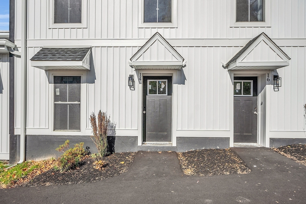 50 Frankfort St, Fitchburg, Massachusetts, 2 Bedrooms Bedrooms, 5 Rooms Rooms,2.5 BathroomsBathrooms,Residential,For Sale,Frankfort St,73487840