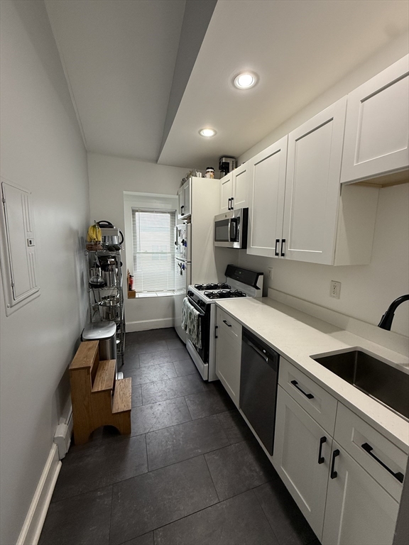 28 Maverick, Boston, Massachusetts, 2 Bedrooms Bedrooms, 5 Rooms Rooms,1 BathroomBathrooms,Residential Lease,For Rent,Maverick,73487671