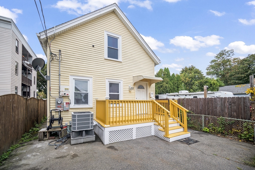 20 Murray St, Lynn, Massachusetts, 2 Bedrooms Bedrooms, 4 Rooms Rooms,1 BathroomBathrooms,Residential,For Sale,Murray St,73477864