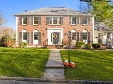 25 Falmouth Rd, Arlington, Massachusetts, 5 Bedrooms Bedrooms, 12 Rooms Rooms,3.5 BathroomsBathrooms,Residential Lease,For Rent,Falmouth Rd,73487916