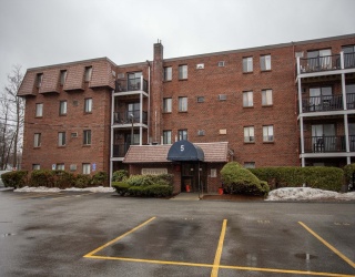 5 Washington St, Reading, Massachusetts, 2 Bedrooms Bedrooms, 5 Rooms Rooms,1 BathroomBathrooms,Residential Lease,For Rent,Washington St,73487936