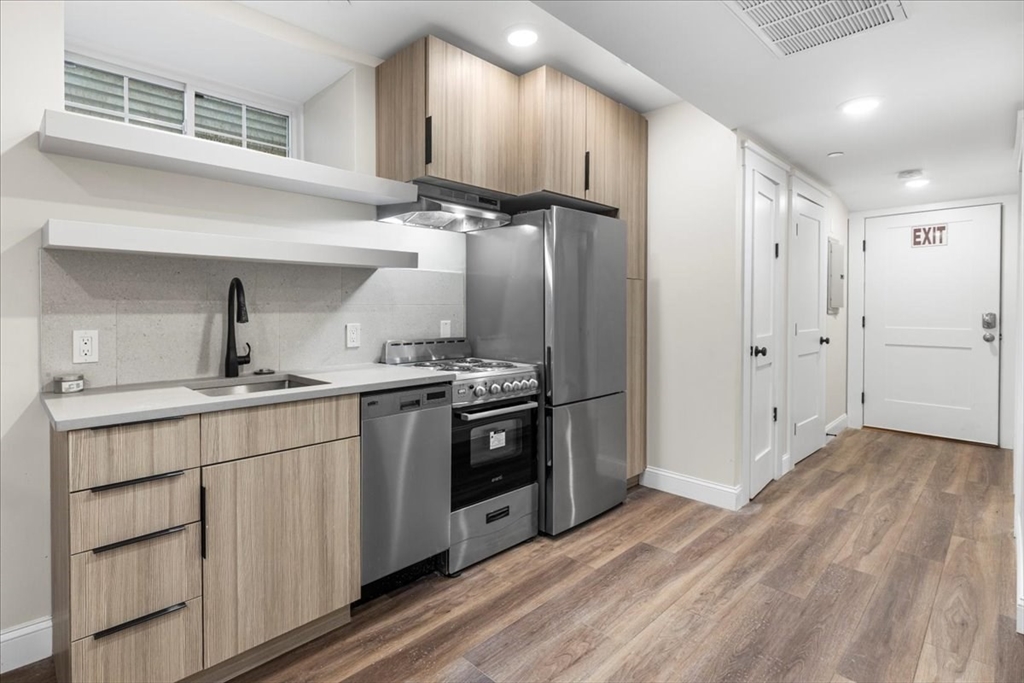701 East 2nd Street, Boston, Massachusetts, 2 Bedrooms Bedrooms, 4 Rooms Rooms,1 BathroomBathrooms,Residential Lease,For Rent,East 2nd Street,73487933