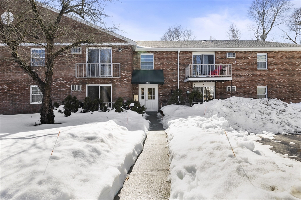 56 Townsend St, Abington, Massachusetts, 2 Bedrooms Bedrooms, 6 Rooms Rooms,1 BathroomBathrooms,Residential,For Sale,Townsend St,73487938