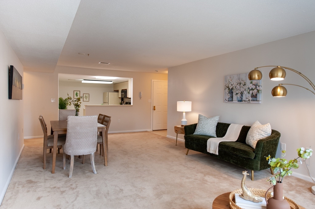 37 Weatherly Dr, Salem, Massachusetts, 2 Bedrooms Bedrooms, 5 Rooms Rooms,1 BathroomBathrooms,Residential,For Sale,Weatherly Dr,73487927