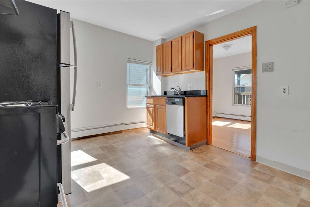11 Carpenter St, Boston, Massachusetts, 2 Bedrooms Bedrooms, 2 Rooms Rooms,1 BathroomBathrooms,Residential Lease,For Rent,Carpenter St,73487965