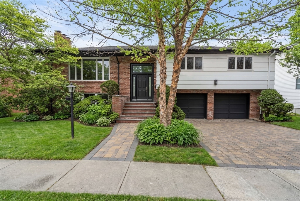 520 Clinton Road, Brookline, Massachusetts, 4 Bedrooms Bedrooms, 9 Rooms Rooms,3.5 BathroomsBathrooms,Residential,For Sale,Clinton Road,73487901