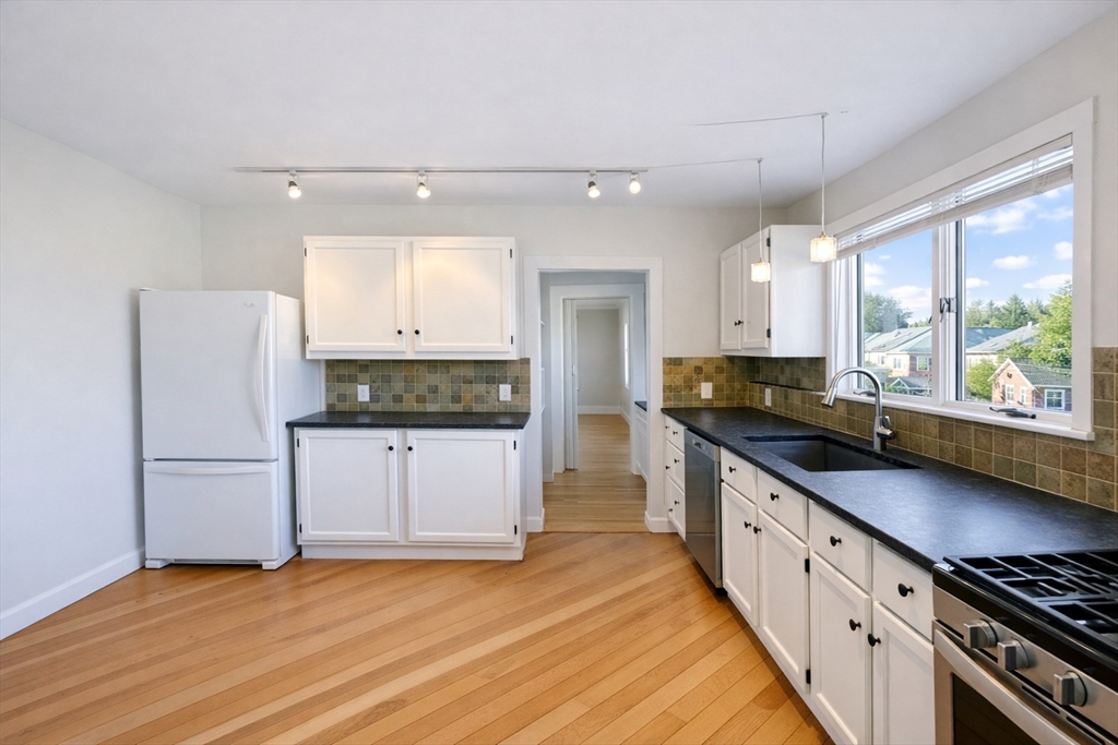 29 Edward T Sullivan Rd, Cambridge, Massachusetts, 2 Bedrooms Bedrooms, 4 Rooms Rooms,1 BathroomBathrooms,Residential Lease,For Rent,Edward T Sullivan Rd,73487974