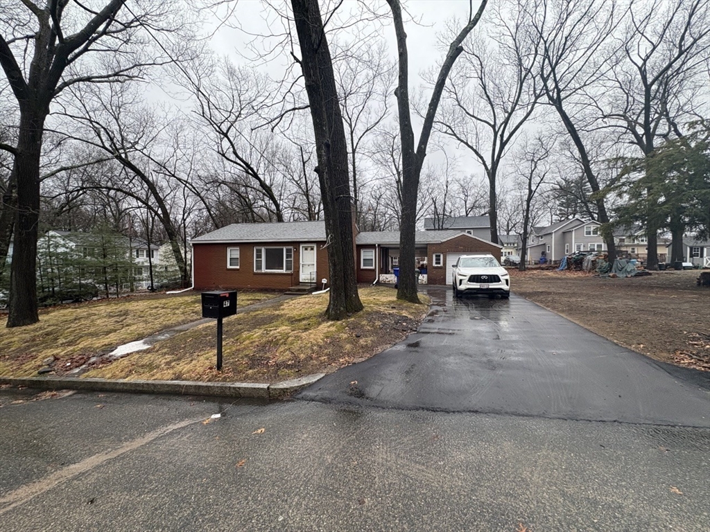 47 Arbutus St, Springfield, Massachusetts, 2 Bedrooms Bedrooms, 4 Rooms Rooms,1 BathroomBathrooms,Residential,For Sale,Arbutus St,73487986