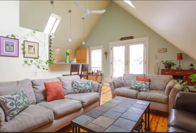 3 Hagar St, Boston, Massachusetts, 2 Bedrooms Bedrooms, 4 Rooms Rooms,1 BathroomBathrooms,Residential Lease,For Rent,Hagar St,73484062