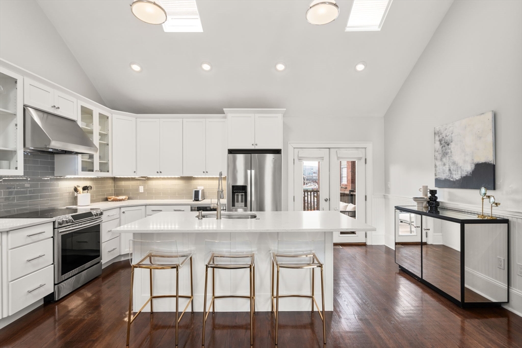 58 High Street, Boston, Massachusetts, 2 Bedrooms Bedrooms, 4 Rooms Rooms,2 BathroomsBathrooms,Residential,For Sale,High Street,73487996