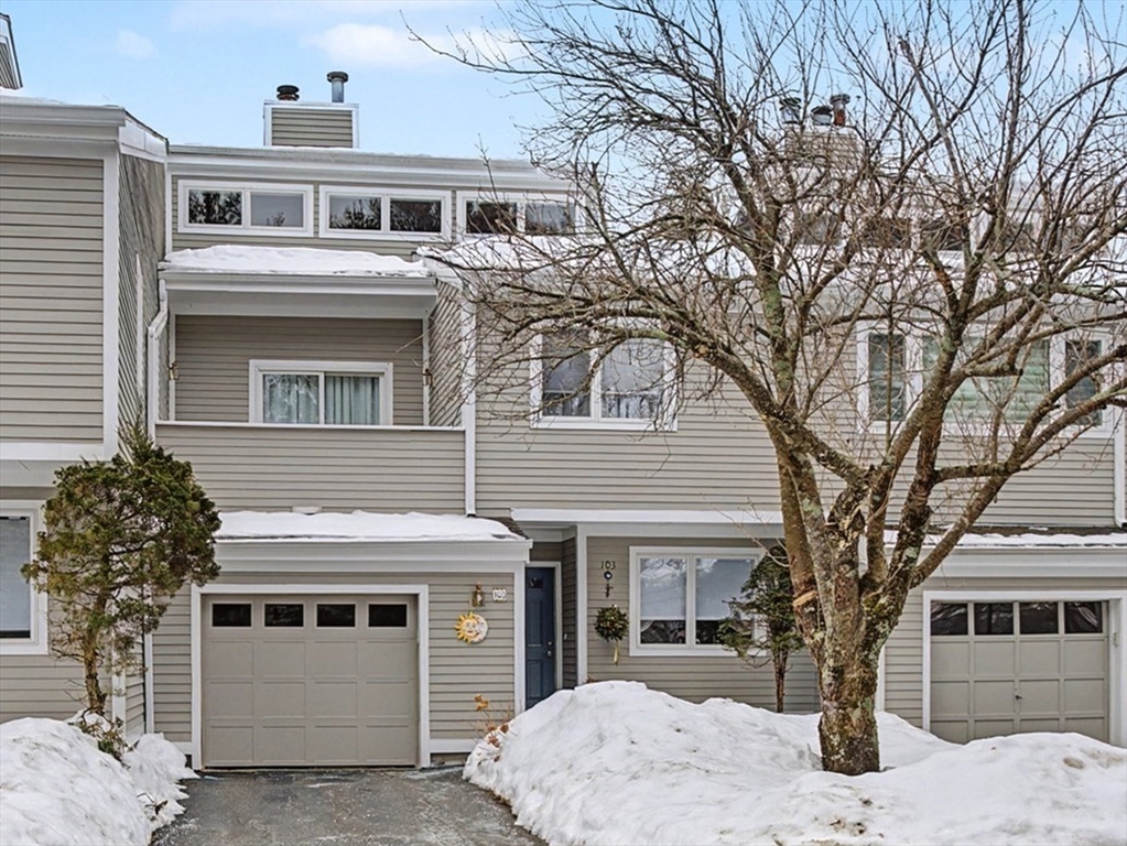 103 Norris Brook Ln, Peabody, Massachusetts, 3 Bedrooms Bedrooms, 6 Rooms Rooms,2.5 BathroomsBathrooms,Residential,For Sale,Norris Brook Ln,73488001