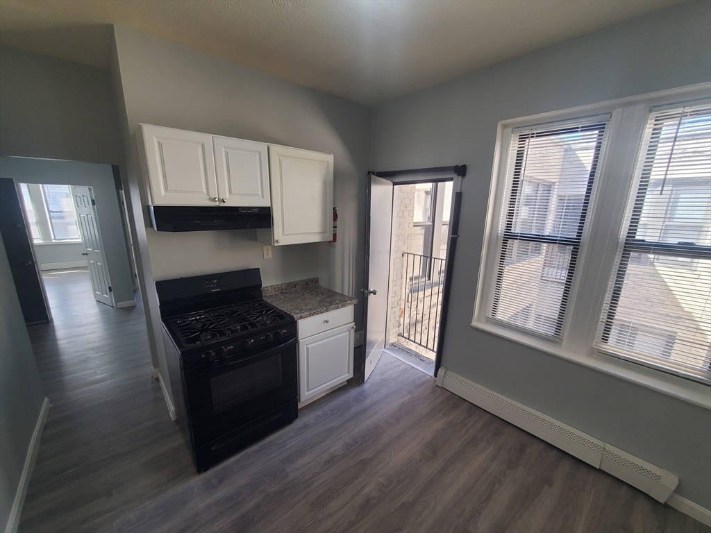 14 Abbottsford, Boston, Massachusetts, 2 Bedrooms Bedrooms, 5 Rooms Rooms,1 BathroomBathrooms,Residential Lease,For Rent,Abbottsford,73488004