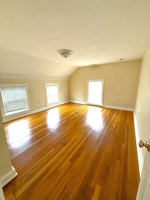 6 Skillings, Winchester, Massachusetts, 2 Bedrooms Bedrooms, 3 Rooms Rooms,1 BathroomBathrooms,Residential Lease,For Rent,Skillings,73488089