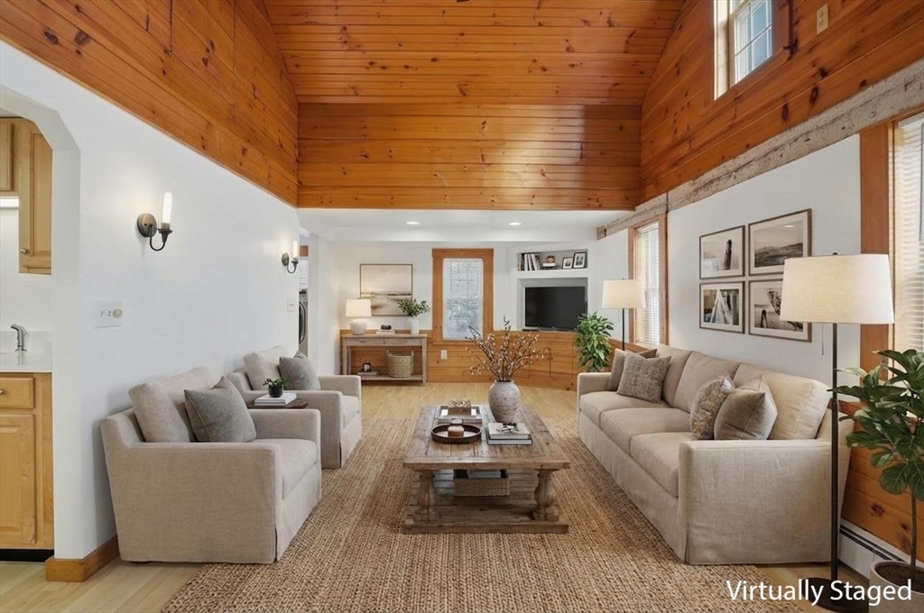 92 Main Street, Hopkinton, Massachusetts, 2 Bedrooms Bedrooms, 4 Rooms Rooms,1 BathroomBathrooms,Residential Lease,For Rent,Main Street,73488109