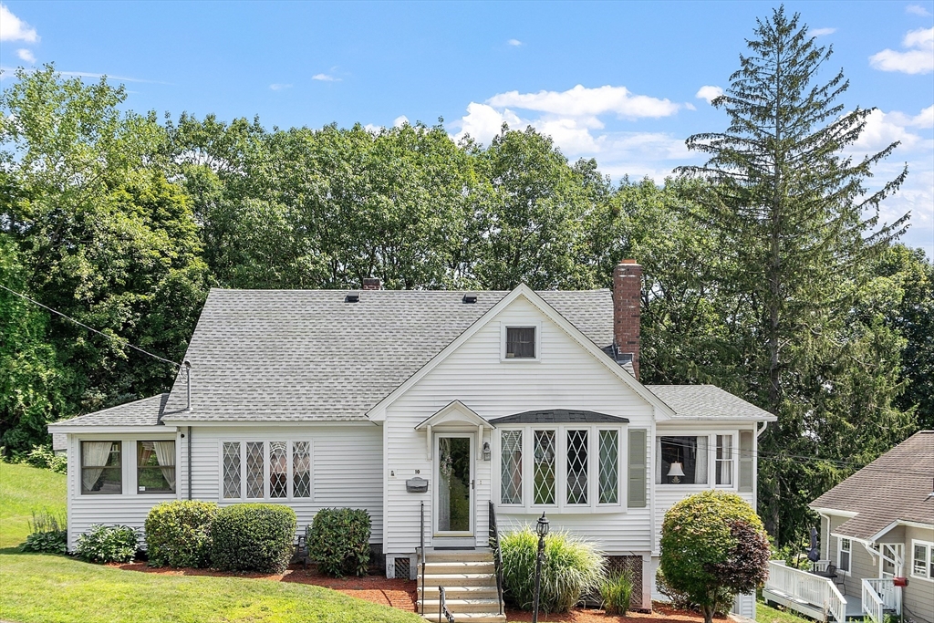 10 Edwidge Street, Worcester, Massachusetts, 3 Bedrooms Bedrooms, 7 Rooms Rooms,1 BathroomBathrooms,Residential,For Sale,Edwidge Street,73488111