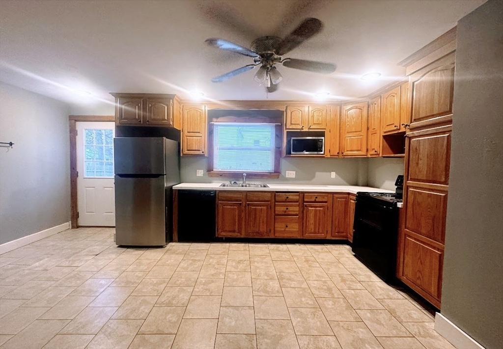 190 North Main, Middleboro, Massachusetts, 3 Bedrooms Bedrooms, 6 Rooms Rooms,1 BathroomBathrooms,Residential Lease,For Rent,North Main,73488189