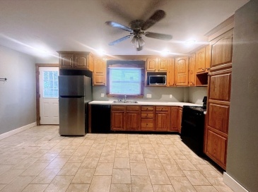190 North Main, Middleboro, Massachusetts, 3 Bedrooms Bedrooms, 6 Rooms Rooms,1 BathroomBathrooms,Residential Lease,For Rent,North Main,73488189 190 North Main, Middleboro, Massachusetts, 3 Bedrooms Bedrooms, 6 Rooms Rooms,1 BathroomBathrooms,Residential Lease,For Rent,North Main,73488189