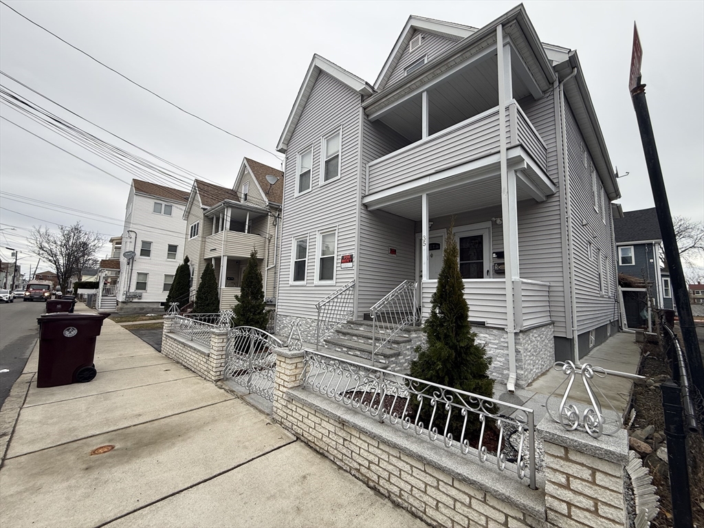 35 Highland Ave, Everett, Massachusetts, 3 Bedrooms Bedrooms, 5 Rooms Rooms,1 BathroomBathrooms,Residential Lease,For Rent,Highland Ave,73488202