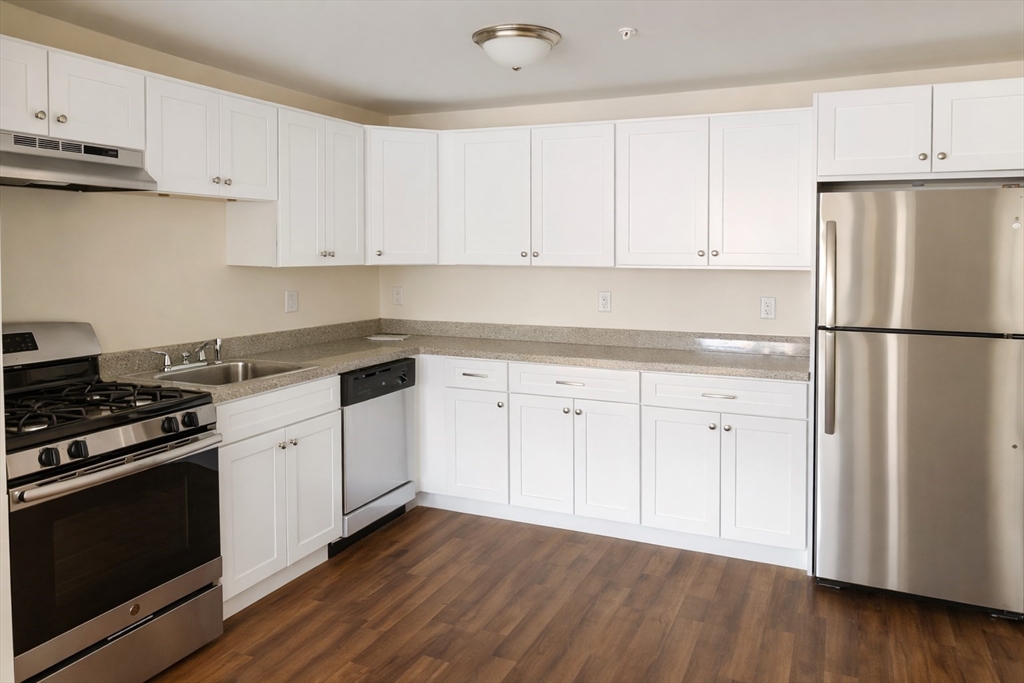 361 Hildreth St, Lowell, Massachusetts, 2 Bedrooms Bedrooms, 4 Rooms Rooms,1 BathroomBathrooms,Residential,For Sale,Hildreth St,73488219