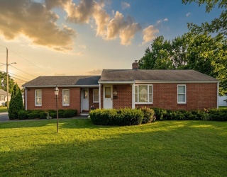 309 Island Pond Rd, Springfield, Massachusetts, 3 Bedrooms Bedrooms, 7 Rooms Rooms,2 BathroomsBathrooms,Residential,For Sale,Island Pond Rd,73488075