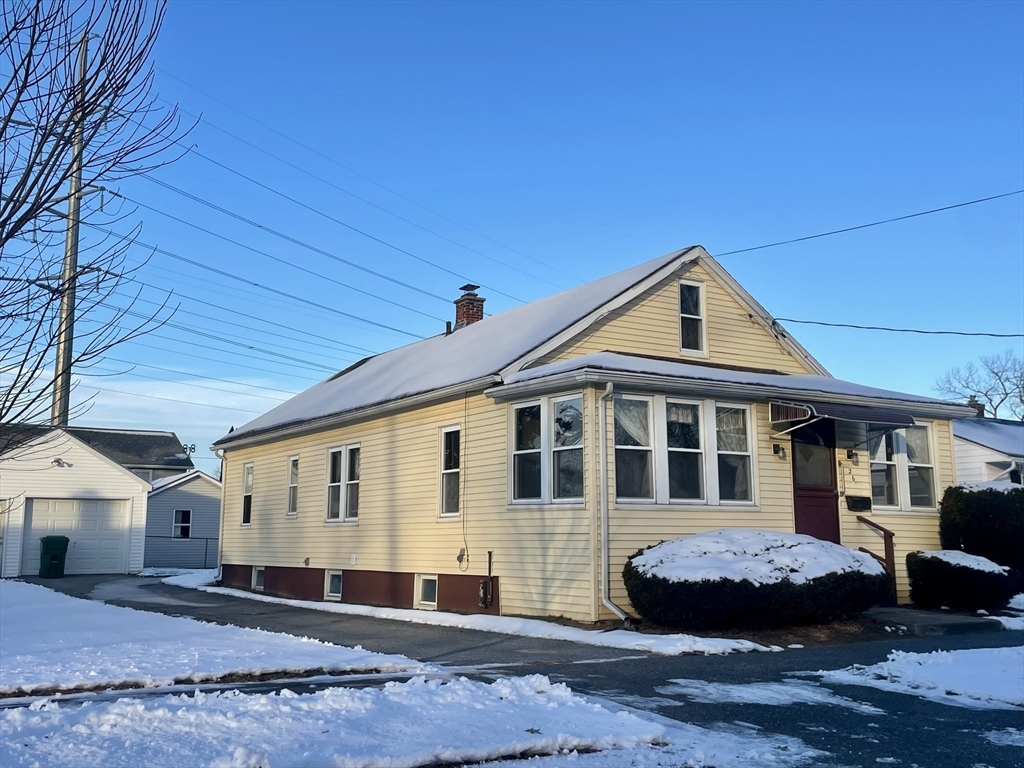 26 Whitin Ave, Chicopee, Massachusetts, 2 Bedrooms Bedrooms, 5 Rooms Rooms,1 BathroomBathrooms,Residential,For Sale,Whitin Ave,73488129
