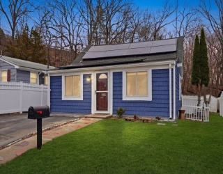 86 Indian Rd, Waltham, Massachusetts, 3 Bedrooms Bedrooms, 6 Rooms Rooms,1 BathroomBathrooms,Residential,For Sale,Indian Rd,73488103