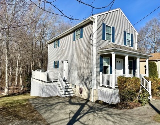 1007 Mount Pleasant St, New Bedford, Massachusetts, 3 Bedrooms Bedrooms, 6 Rooms Rooms,2 BathroomsBathrooms,Residential,For Sale,Mount Pleasant St,73488140