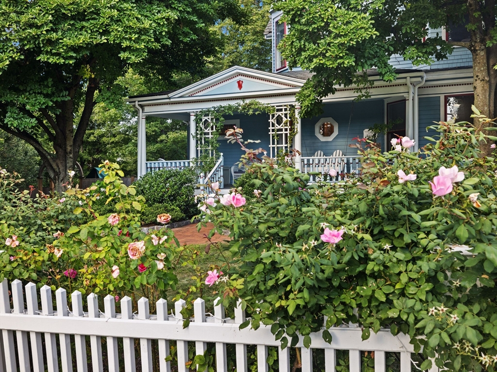 4 Latisquama Rd, Southborough, Massachusetts, 4 Bedrooms Bedrooms, 10 Rooms Rooms,3 BathroomsBathrooms,Residential,For Sale,Latisquama Rd,73488069