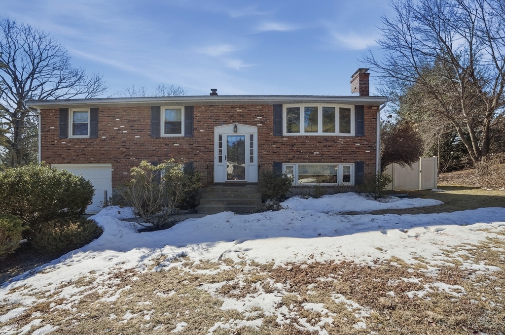 99 Goulding Street, Holliston, Massachusetts, 3 Bedrooms Bedrooms, 8 Rooms Rooms,2.5 BathroomsBathrooms,Residential,For Sale,Goulding Street,73488151