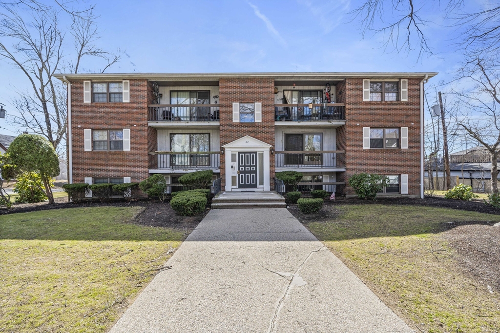 1 Centre St, Canton, Massachusetts, 2 Bedrooms Bedrooms, 5 Rooms Rooms,1 BathroomBathrooms,Residential,For Sale,Centre St,73488164