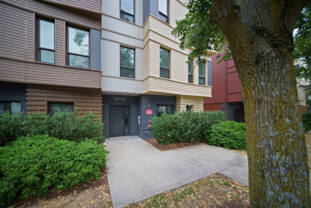 167 Hyde Park Ave, Boston, Massachusetts, 3 Bedrooms Bedrooms, 6 Rooms Rooms,2.5 BathroomsBathrooms,Residential,For Sale,Hyde Park Ave,73488181