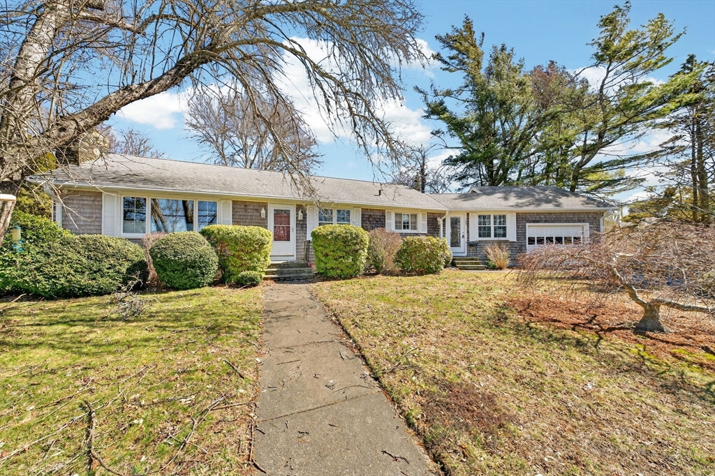 788 Dartmouth St, Dartmouth, Massachusetts, 3 Bedrooms Bedrooms, 6 Rooms Rooms,1 BathroomBathrooms,Residential,For Sale,Dartmouth St,73488182