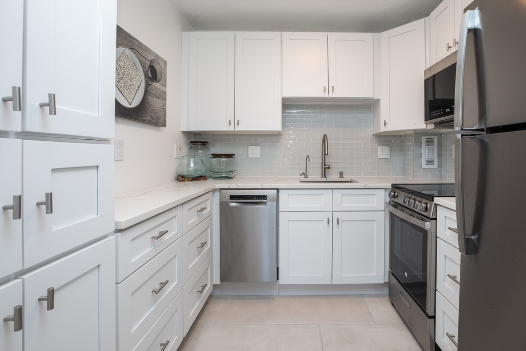 19 Winchester St, Brookline, Massachusetts, 1 Bedroom Bedrooms, 3 Rooms Rooms,1 BathroomBathrooms,Residential,For Sale,Winchester St,73488186