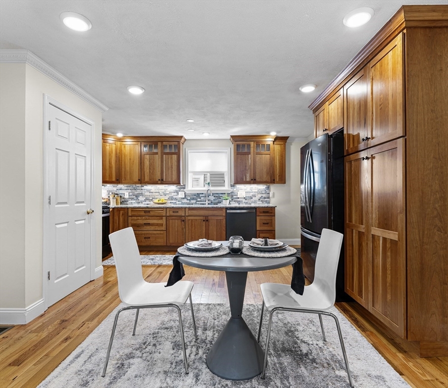 24 Glen St, Somerville, Massachusetts, 4 Bedrooms Bedrooms, 8 Rooms Rooms,2 BathroomsBathrooms,Residential,For Sale,Glen St,73488214