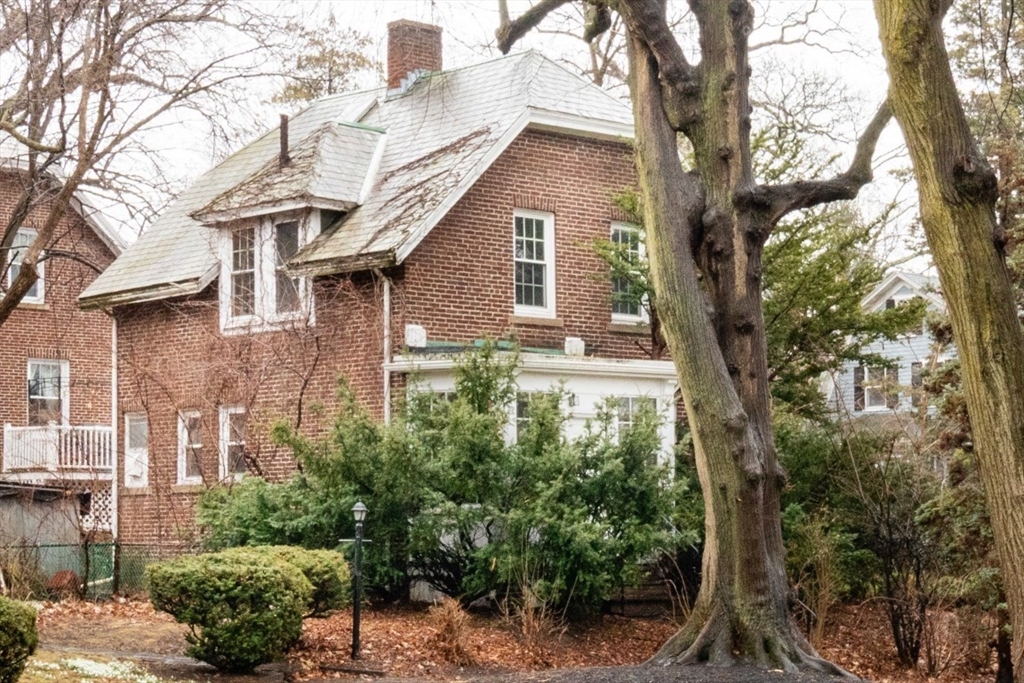 52 Southbourne Rd, Boston, Massachusetts, 3 Bedrooms Bedrooms, 6 Rooms Rooms,1 BathroomBathrooms,Residential,For Sale,Southbourne Rd,73488250