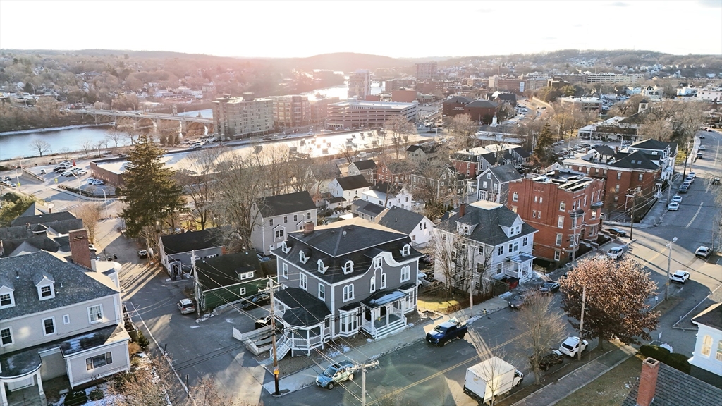 85-87 Summer, Haverhill, Massachusetts, 9 Bedrooms Bedrooms, 37 Rooms Rooms,8 BathroomsBathrooms,Residential Income,For Sale,Summer,73488257