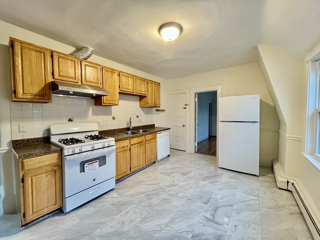 55 Scammell, Quincy, Massachusetts, 3 Bedrooms Bedrooms, 5 Rooms Rooms,1 BathroomBathrooms,Residential Lease,For Rent,Scammell,73488253