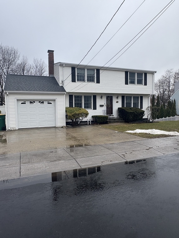 28 Myrtle Street, Norwood, Massachusetts, 3 Bedrooms Bedrooms, 7 Rooms Rooms,2.5 BathroomsBathrooms,Residential Lease,For Rent,Myrtle Street,73487452