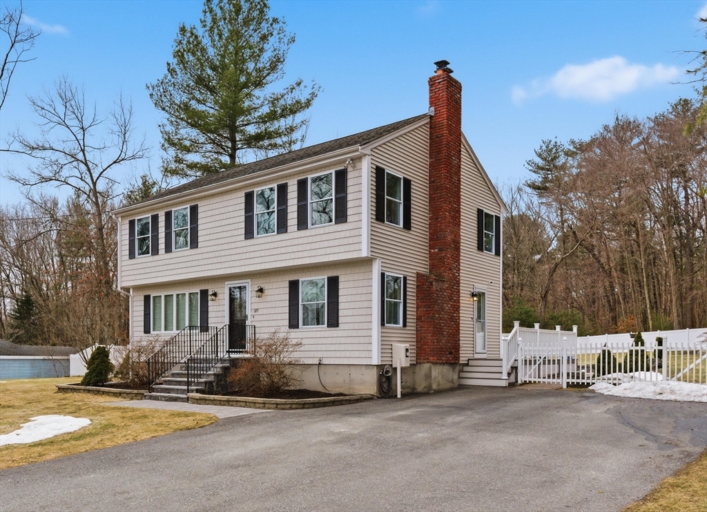 187 Pike Street, Tewksbury, Massachusetts, 4 Bedrooms Bedrooms, 9 Rooms Rooms,1.5 BathroomsBathrooms,Residential,For Sale,Pike Street,73488220