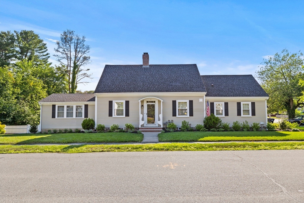 1 Stratford Rd, Andover, Massachusetts, 4 Bedrooms Bedrooms, 11 Rooms Rooms,3 BathroomsBathrooms,Residential,For Sale,Stratford Rd,73488226