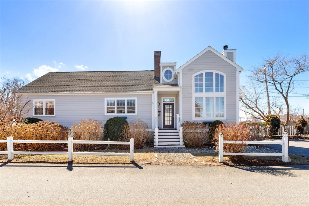 4 Winter Island Rd, Salem, Massachusetts, 3 Bedrooms Bedrooms, 7 Rooms Rooms,2 BathroomsBathrooms,Residential,For Sale,Winter Island Rd,73488331