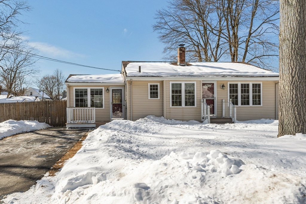 17 Crawford Ave, Attleboro, Massachusetts, 2 Bedrooms Bedrooms, 5 Rooms Rooms,1 BathroomBathrooms,Residential,For Sale,Crawford Ave,73475874